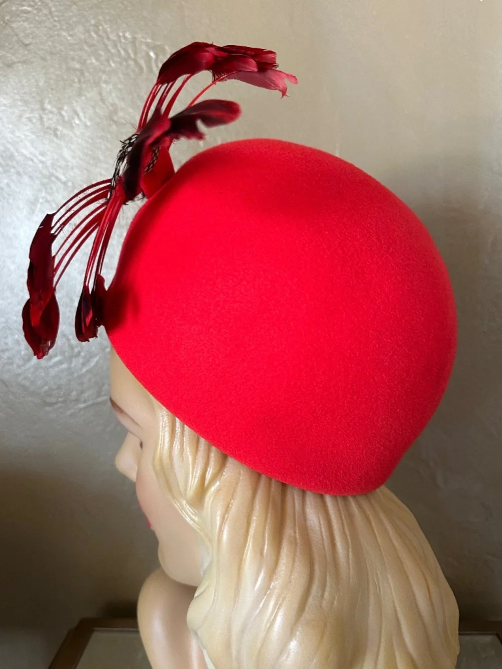COLLECTIBLE 1960s' CORAL FELT 